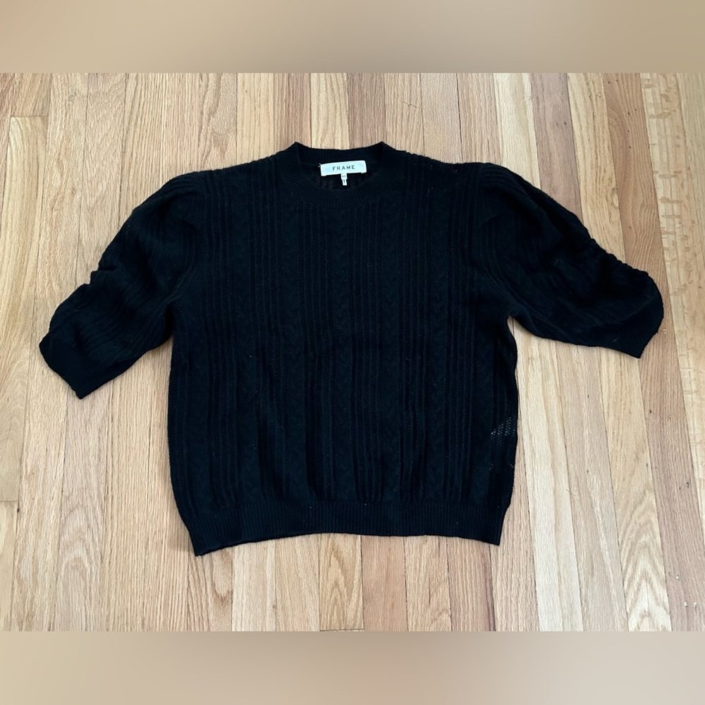 FRAME CASHMERE POINTELLE PULLOVER SWEATER WITH RUCHED SLEEVES - BLACK